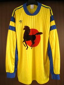  жокей "солнечный круг" Adidas лошадь . желтый лошадь верховая езда верховая езда 94 Япония представитель 