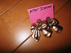  new goods tag prompt decision *Betsey Johnson ribbon earrings *5500 jpy .