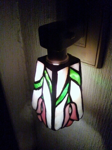 !. hatchet! foot lamp stained glass 2 white 