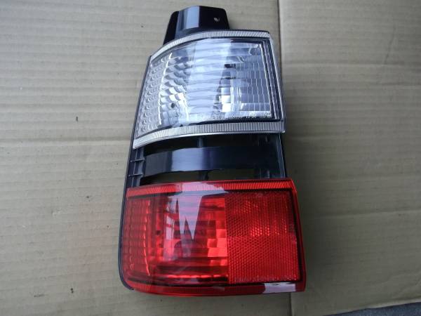 カローラワゴン　クリアテール　匿名送料込 LV-N287a トヨタ カローラワゴン Lツーリング オプション装着車