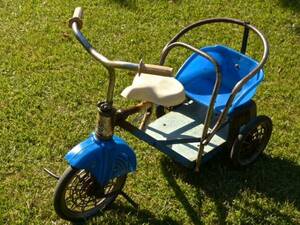かわいらしい古い三輪車　アンティーク　乗り物玩具 　1119A