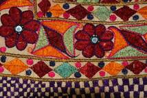 インド グジャラート地方 タペストリー 木綿に刺繍とアップリケ_画像2