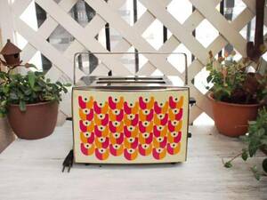  Vintage miscellaneous goods * display and so on * retro pop floral print toaster 