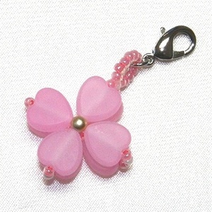 !.! four . leaf . lovely charm ver7:... four leaf . beads accessory .. beads strap is fastener charm, key holder etc.!