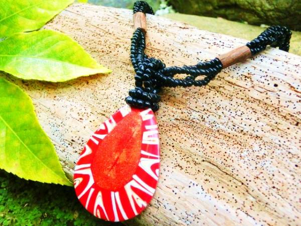 [Free shipping under certain conditions] ☆New☆[Indonesia][Shell & Beads] Resort Necklace 13 Red x Black Asian, Handmade, Accessories (for women), necklace, pendant, choker