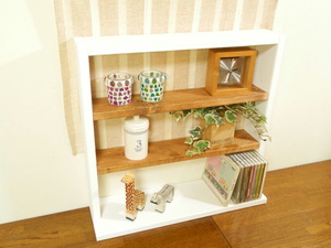  hand made .. put shelves middle size ( cheeks & white )