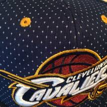 USA正規品 Mitchell&Ness ミッチェル＆ネス NBA クリーブランド キャバリアーズ キャブス Cavs スナップバックキャップ Dotted 紺_画像2