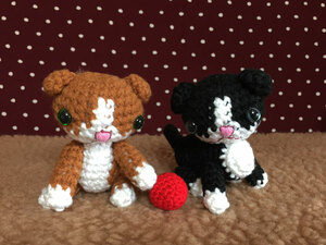 編みぐるみ　あみぐるみ　黒＆茶色スコティッシュ　編み猫2