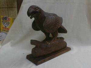 木製一刀彫　「鷹たか」　27cm　2.2kg　レトロ飾り置物　隼 鷲？