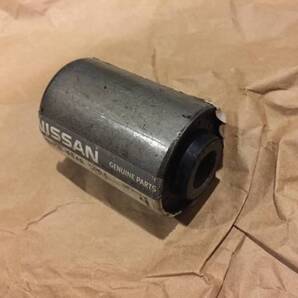 北米日産タイタン TITAN リーフブッシュ(後ろ側)