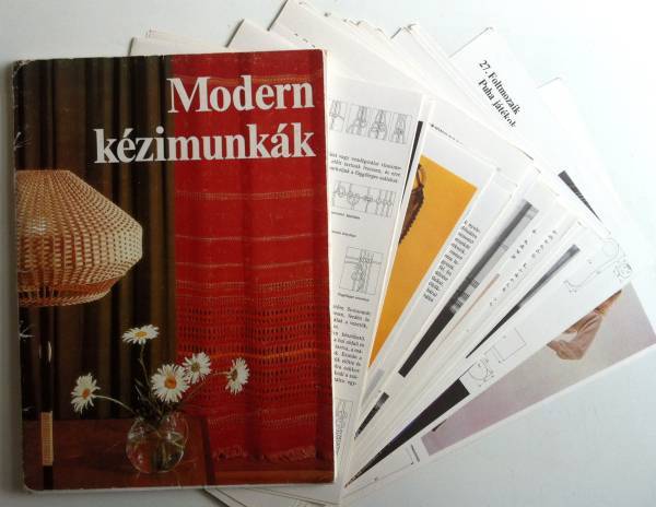 送料無料■ARTBOOK_OUTLET■51-015★レア!Modern kezimunkak モダンハンガリー手芸作品集 ポートフォリオ 28枚×4ページ 洋書 良書 1979年
