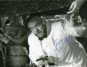 Orson Welles オーソン・ウェルズ サイン フォトと、晩年のOrson Welles 写真付き。