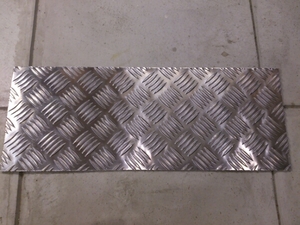 アルミ縞板 2.5t×520×200 シマ板 端材 滑り止め デコトラ DIY