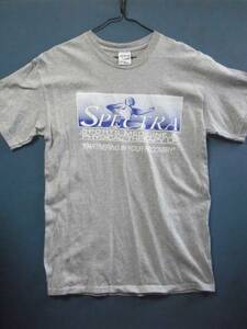 ⑥ USA古着サイズＭ 前ロゴプリントSpectra グレー色半袖Tシャツ