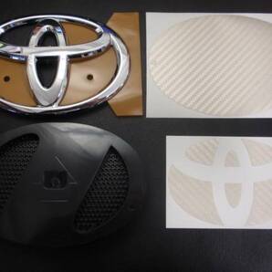 【 トヨタ 20系 ヴェルファイア TOYOTA 20系 VELLFIRE 】 トヨタマーク エンブレム & シルバーカーボン柄背景シート (台座付きセット)