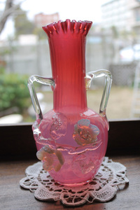 アンティーク【吹きガラス 花瓶】ピンク×乳白 耳付 フリル