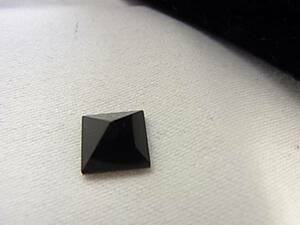Onyx ◎ Красивый камень в форме пирамиды