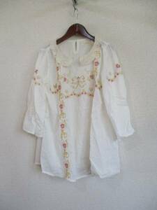 WCLOSET white embroidery go in 7 minute sleeve blouse (USED)62516②)