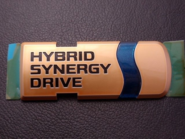 7トレジャー 【 トヨタ ZVW40系 プリウスα　TOYOTA ZVW40系 PRIUS α 】 プレミアム ゴールド エンブレム　HYBRID SYNERGY DRIVE 文字