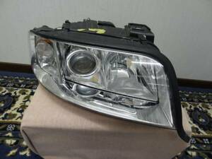  Audi A4 8E right head light G843AP