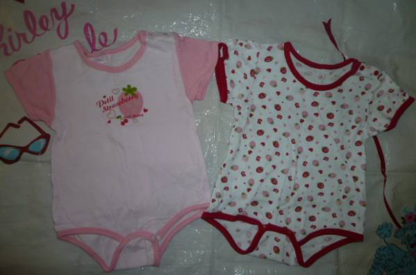 数回使用いちご半袖ボディースーツロンパス８０cm２枚