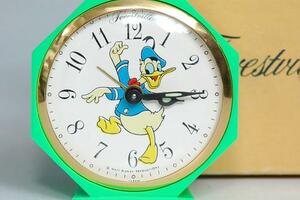  Donald * Duck desk eyes . clock * unused *Forestville * made in Japan 