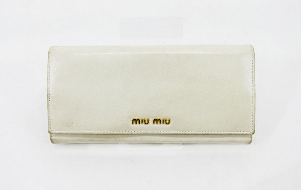 $ 良好品 $ 箱付き♪ ◆ miumiu ◆ ミュウミュウ ◆ 本革 レザー素材 ・ 2つ折り 長財布 ウォレット ◆ 白 ホワイト系 ◆ 送料無料!!