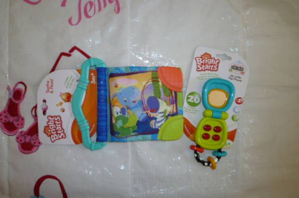 新品未使用BriｇｈｔStarts携帯電話＆カサカサブック２点。