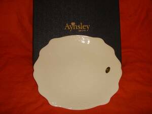 Aynsley* Aynsley * white relief *BB plate 