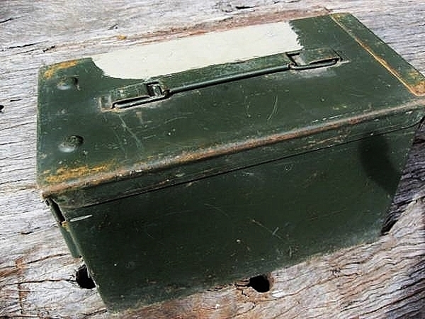 米軍実物中古、スチール製.弾薬箱Mサイズ・アウトドア用品