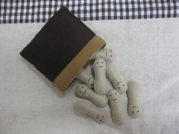 からつきピーナッツ ハンドメイド フェルト ままごと