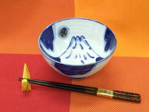 Art hand Auction ★特大【即決】ご飯茶碗波佐見焼手描き染付｢富士山｣4.5茶付, 食器, 和食器, 飯碗