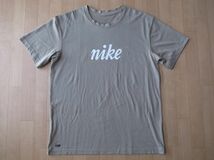 NIKE DRI-FIT 筆記体 Tシャツ L カーキベージュ系 ナイキ 速乾性 風車 スクリプト NSW ランニング マラソン ハイキング 半袖 カットソー/_画像1