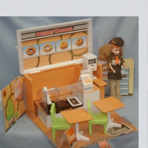 ミスタードーナッツのドールストアとリカちゃん人形セットの出品　○J9-204　K-21