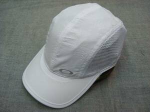 New Oakley Train Fix Cap White