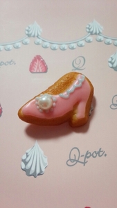 Q-pot high heel shuga- cookie brooch pink unused 