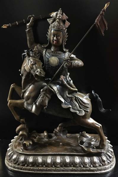 ◆ケサル大王像◆チベットの英雄