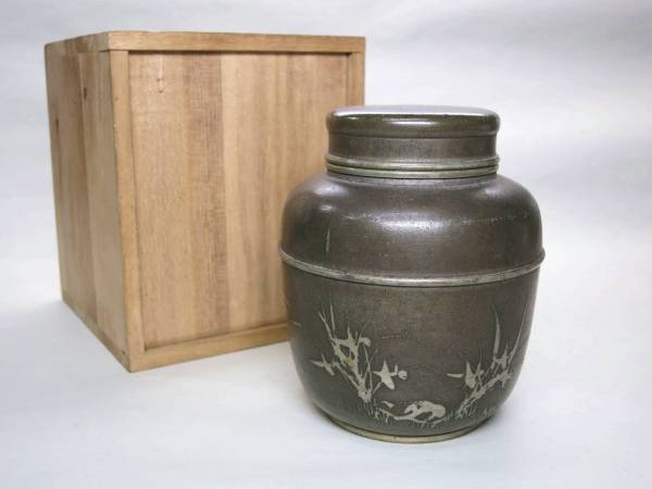 【即納】骨董 茶壷 間村自造 古錫製 梅花 茶入れ 茶道具 煎茶 茶筒 茶道 間村自造 錫製 古錫 茶筒 茶入 茶壺 茶道具 骨董 アンティーク
