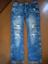 M2368 JEANS 31インチ 細身ストレート ダメージ加工ブルーデニム_画像2