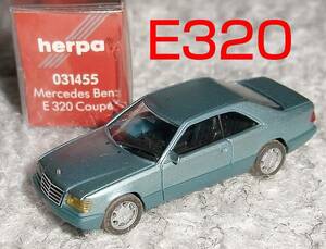 1/87 Mercedes Benz E320 купе (W124) зеленый metaMercedesBenz