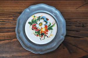 ドイツ・ピューター＆陶器のミニミニ絵皿/カラフルブーケ 3926