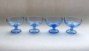 ◆昭和初期の青色ガラス氷水カップで変形プレミア品　★長期保管品