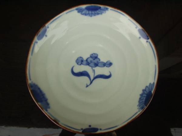 Arita, Hasami, jeune artiste potier, Kosogama fleur bleue teinte peinte à la main assiette 22cm 1 pièce, vaisselle japonaise, plat, assiette moyenne