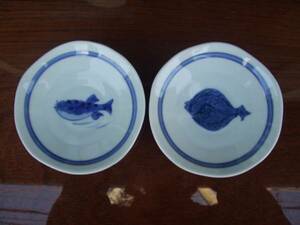 Art hand Auction Arita/Hasami-Ware/handbemalt/handgedreht 10, kleine 5 cm große Teller mit Kugelfisch und Flunder, Japanisches Geschirr, Gericht, kleiner Teller