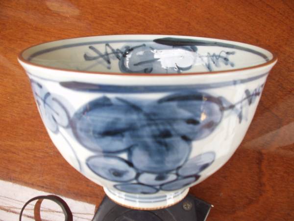 Arita/Hasami ware Kodama kiln hand-painted, 1 hand-twisted dyed grape (deep type) bowl, tableware, Japanese tableware, bowl