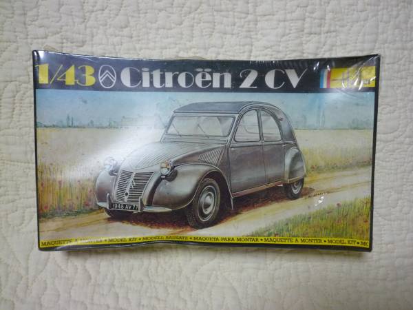 (未使用･未開封品)　ドイツレベル 1/24 シトロエン2CV プラモデル gsx453j ドイツレベル 1/24 シトロエン2CV プラモデル[並行輸入品