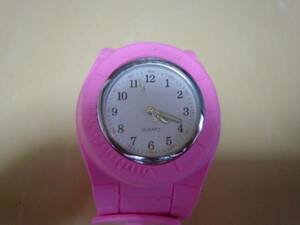 珍品　デザイン　腕時計　ピンク　未使用品