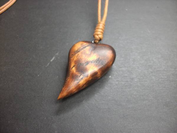 Colgante lacado y madera de fresno (corazón: 2), Hecho a mano, Accesorios (para mujeres), collar, colgante, gargantilla