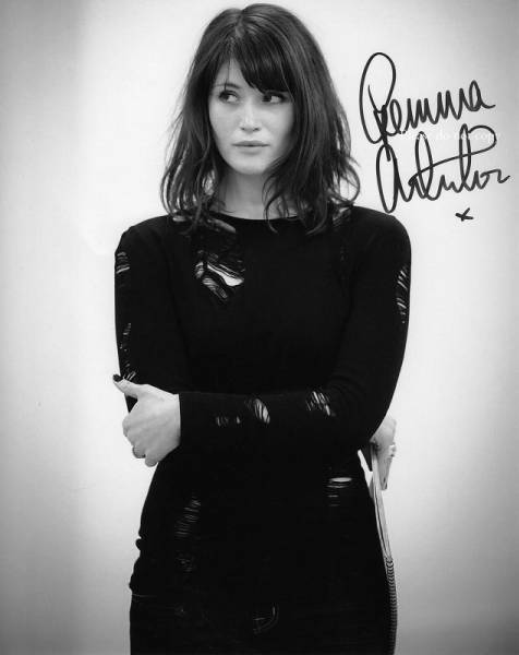 ジェマ・アータートン直筆サイン入り2Lサイズ写真…007/慰めの報酬‥ Amazon.co.jp: ジェマアータートン直筆サイン入り2Lサイズ写真