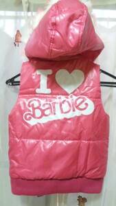 新品　Barbie バービー◆ ダウン調ファーフード付ベスト　120 中綿ベスト　ピンク　ロゴ